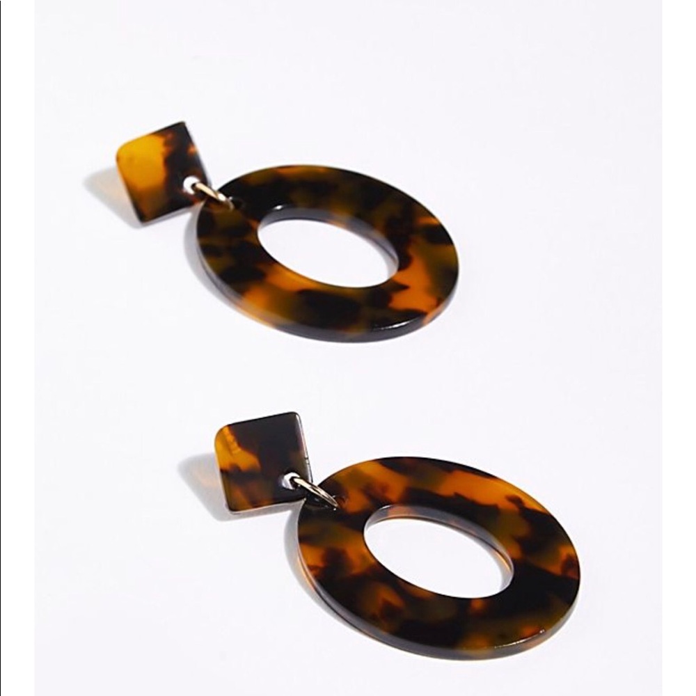 Tortoise Oval Hoop Drop Earrings - Picture 4 of 7